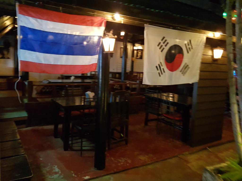 Bamboozle Hostel Haad Rin Exteriör bild