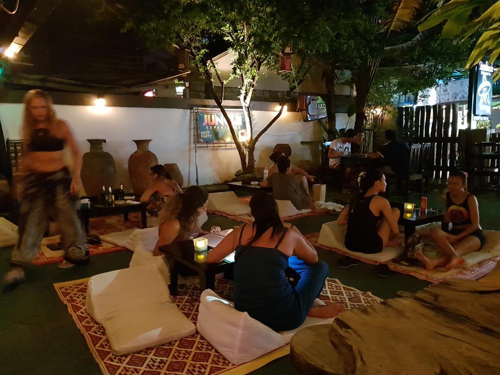 Bamboozle Hostel Haad Rin Exteriör bild