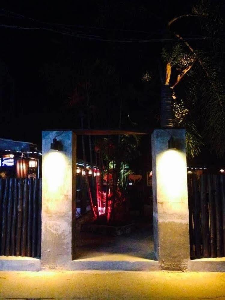 Bamboozle Hostel Haad Rin Exteriör bild