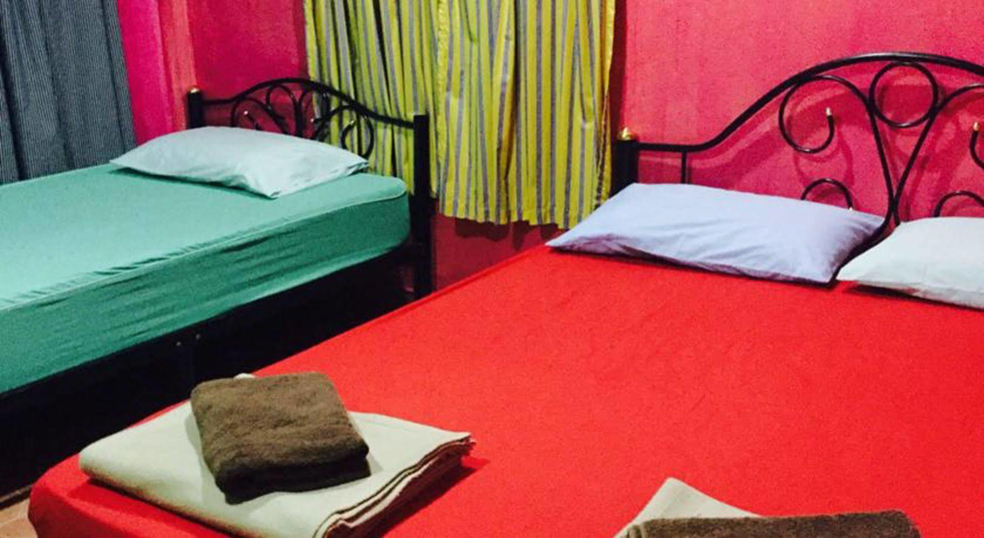 Bamboozle Hostel Haad Rin Exteriör bild