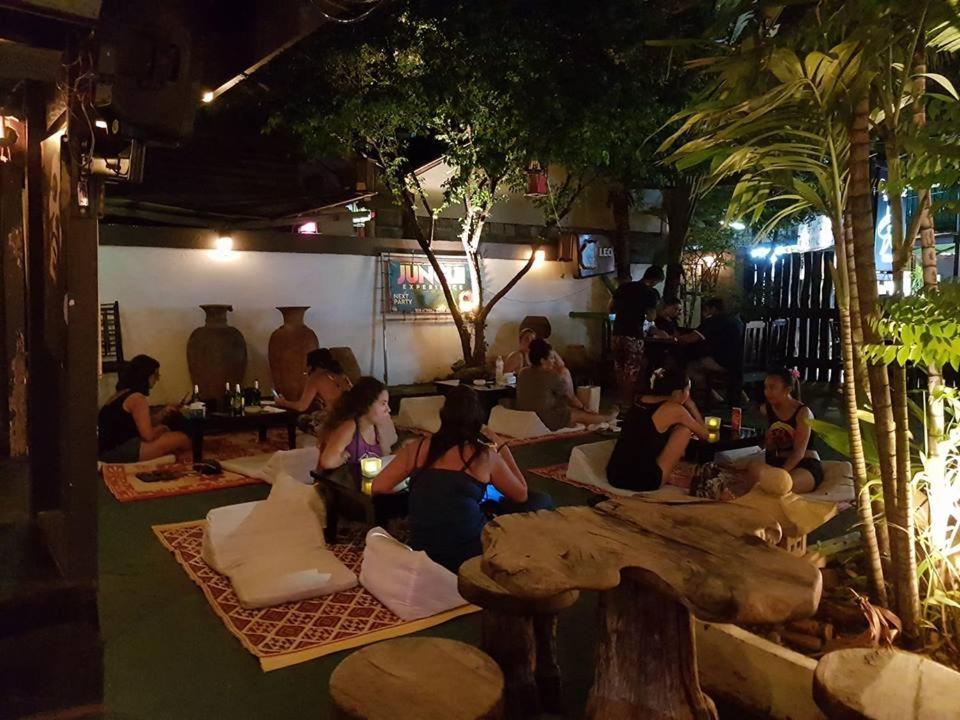 Bamboozle Hostel Haad Rin Exteriör bild